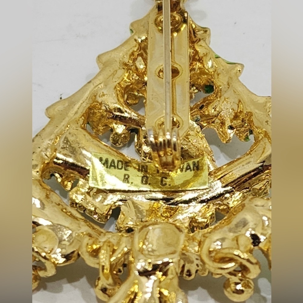 Vintage Christmas Tree Brooch Green Enamel Rhinestones Gold Tone Star - Picture 3 of 3